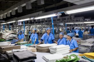 পোশাক কারখানার উৎপাদন ও সরবরাহচেইন সম্পর্কিত দৃশ্য