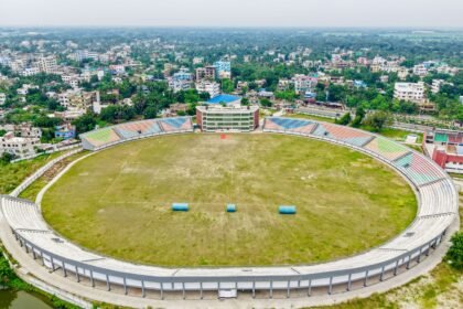 স্টেডিয়ামের ক্রিকেট ম্যাচের দৃশ্য