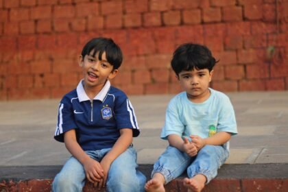 বন্ধু দিবসে ড্রপ শোল্ডার টি-শার্ট কালেকশন
