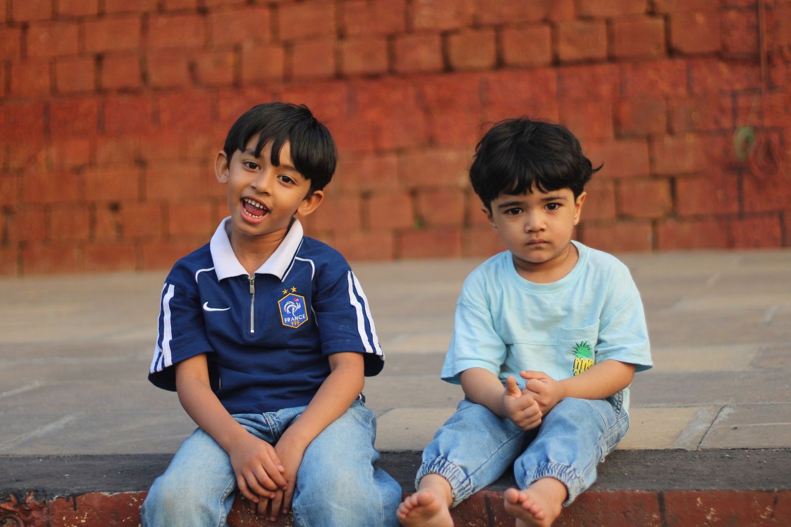 বন্ধু দিবসে ড্রপ শোল্ডার টি-শার্ট কালেকশন