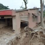 বন্যাদুর্গতদের পাশে মানবিক সহায়তা কার্যক্রমের দৃশ্য