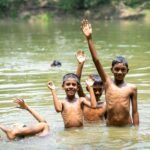 তীব্র গরমে সতর্কতা ও জলপান নির্দেশক ছবি