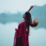 বাংলাদেশি সিনেমার পোস্টার ও প্রযোজনা পরিবেশের একটি সাধারণ চিত্র