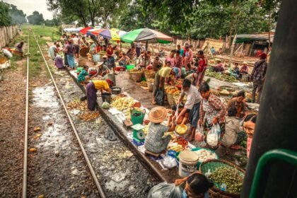 রোহিঙ্গা প্রত্যাবাসন বিষয়ে কূটনৈতিক সম্মতির প্রতীকী চিত্র