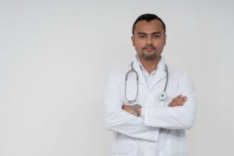 বাংলাদেশ মেডিকেল বিশ্ববিদ্যালয়ে স্বাস্থ্যসেবা নিয়ে আলোচনা সভার দৃশ্য