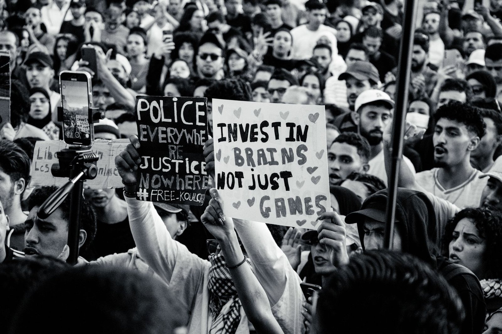 ওমানে মানবাধিকার সংস্থা কেস ব্যবস্থাপনা করছে এমন প্রতীকী চিত্র