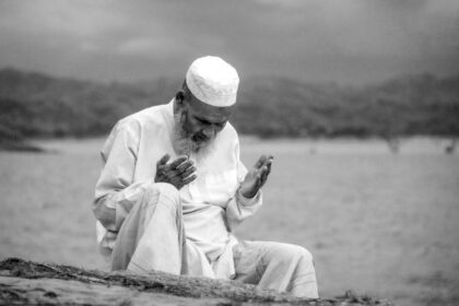 বরিশালে পূজা উদযাপন পরিষদের সম্মেলনে বক্তৃতা দিচ্ছেন তথ্যমন্ত্রী