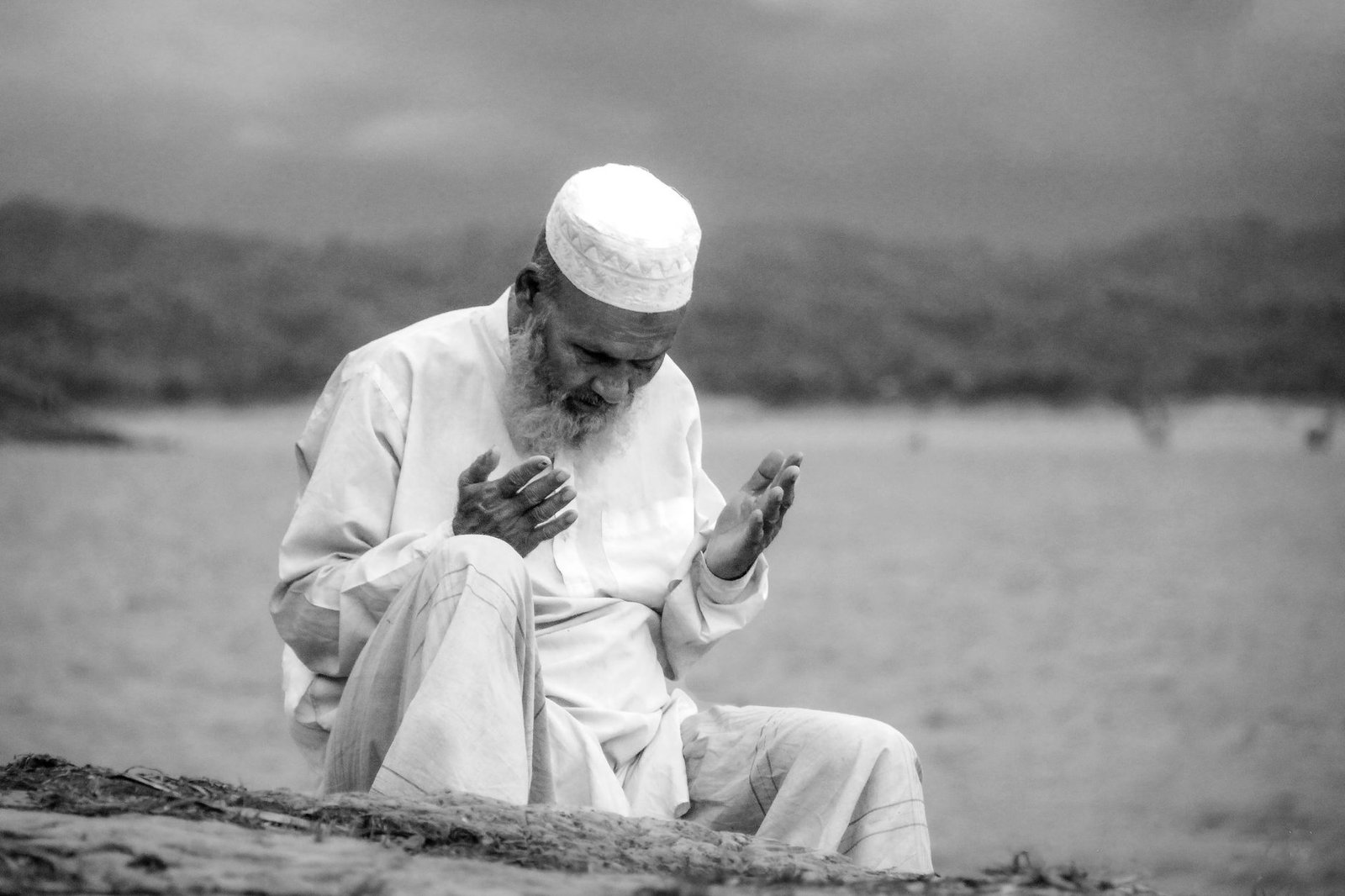 বরিশালে পূজা উদযাপন পরিষদের সম্মেলনে বক্তৃতা দিচ্ছেন তথ্যমন্ত্রী