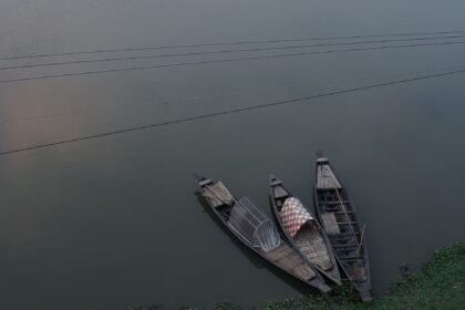 বাংলাদেশ ব্যাংকের সামনে সংবাদ বিজ্ঞপ্তির মতো ছবি
