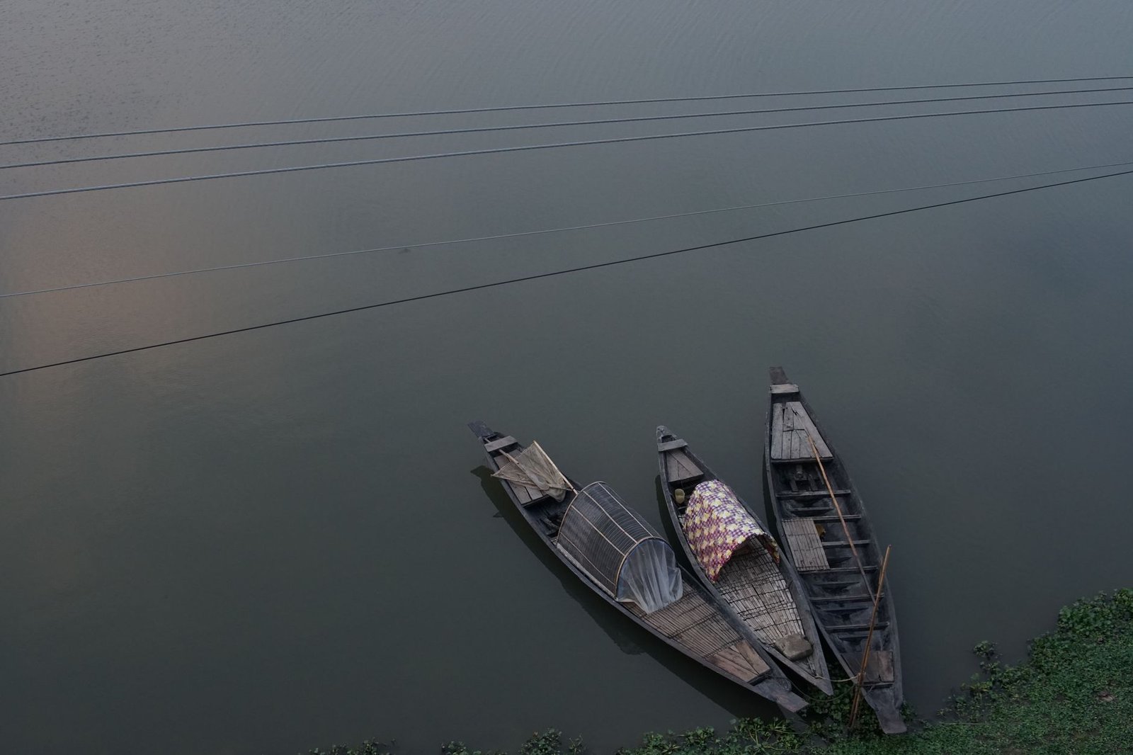 বাংলাদেশ ব্যাংকের সামনে সংবাদ বিজ্ঞপ্তির মতো ছবি