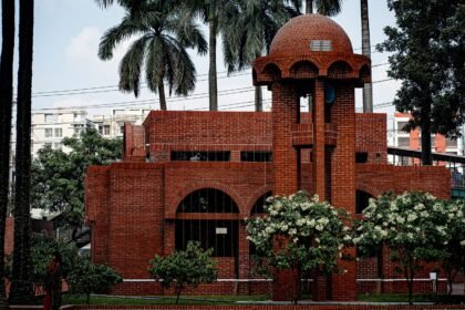 সচিবালয়ের ক্যানটিন পরিদর্শনের দৃশ্য