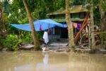 সুনামগঞ্জে বন্যার্তদের ত্রাণ ও চিকিৎসাসেবা দেওয়ার দৃশ্য