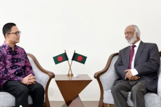 সচিবালয়ে মালয়েশিয়ার হাইকমিশনারের সঙ্গে বাংলাদেশ-মালয়েশিয়া দ্বিপক্ষীয় সহযোগিতা নিয়ে বৈঠক