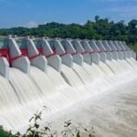 কাপ্তাই হ্রদের পানি বৃদ্ধি পাওয়ায় অতিরিক্ত পানি নিষ্কাশনের প্রস্তুতিতে কাপ্তাই বাঁধের স্পিলওয়ের জলকপাট।