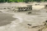 নেপালে ভূমিধসের পর আকস্মিক বন্যার দৃশ্য