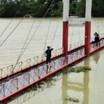 কাপ্তাই হ্রদের পানিতে ডুবেছে ঝুলন্ত সেতু