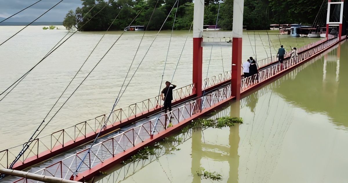 কাপ্তাই হ্রদের পানিতে ডুবেছে ঝুলন্ত সেতু