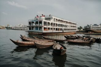 বাংলাদেশের ব্যাংকিং প্রাতিষ্ঠানিক সহযোগিতা ও আন্তর্জাতিক উন্নয়ন অর্থায়নের প্রতীকী চিত্র