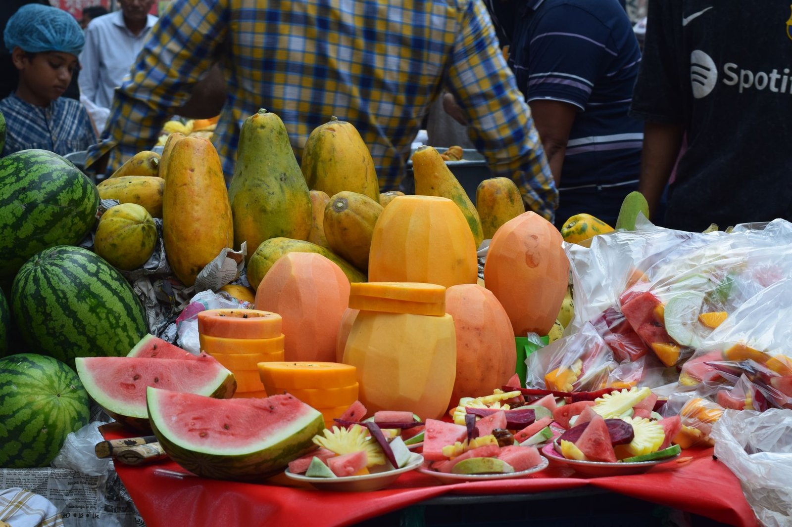 ঢাকার ফলের দোকানে আমের দাম ও বিভিন্ন জাতের আম