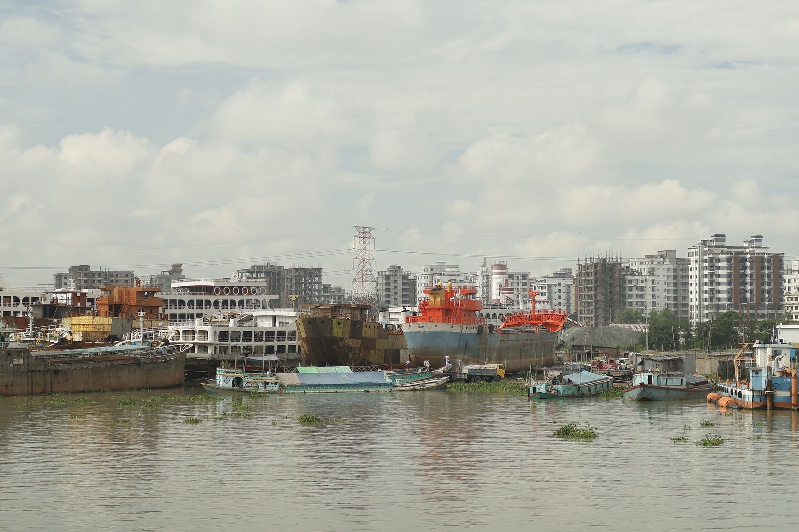 বাংলাদেশ-ভারত ব্যবসায়ীদের বিনিয়োগ ও বাণিজ্য নিয়ে বিটুবি বৈঠক