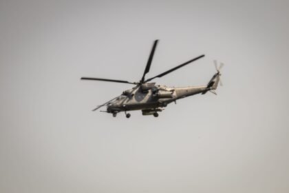 বাংলাদেশ বিমান বাহিনী এবং লিওনার্দো এসপিএর মধ্যে এলওআই স্বাক্ষর সম্পর্কিত প্রতীকী চিত্র
