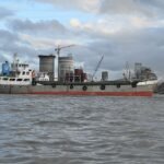চট্টগ্রাম বন্দরে পণ্য হ্যান্ডলিং ও কনটেইনার লোডিংয়ের দৃশ্য