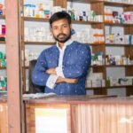 কোস্ট গার্ডের ফ্রি মেডিকেল ক্যাম্পে রোগীদের স্বাস্থ্য পরীক্ষা