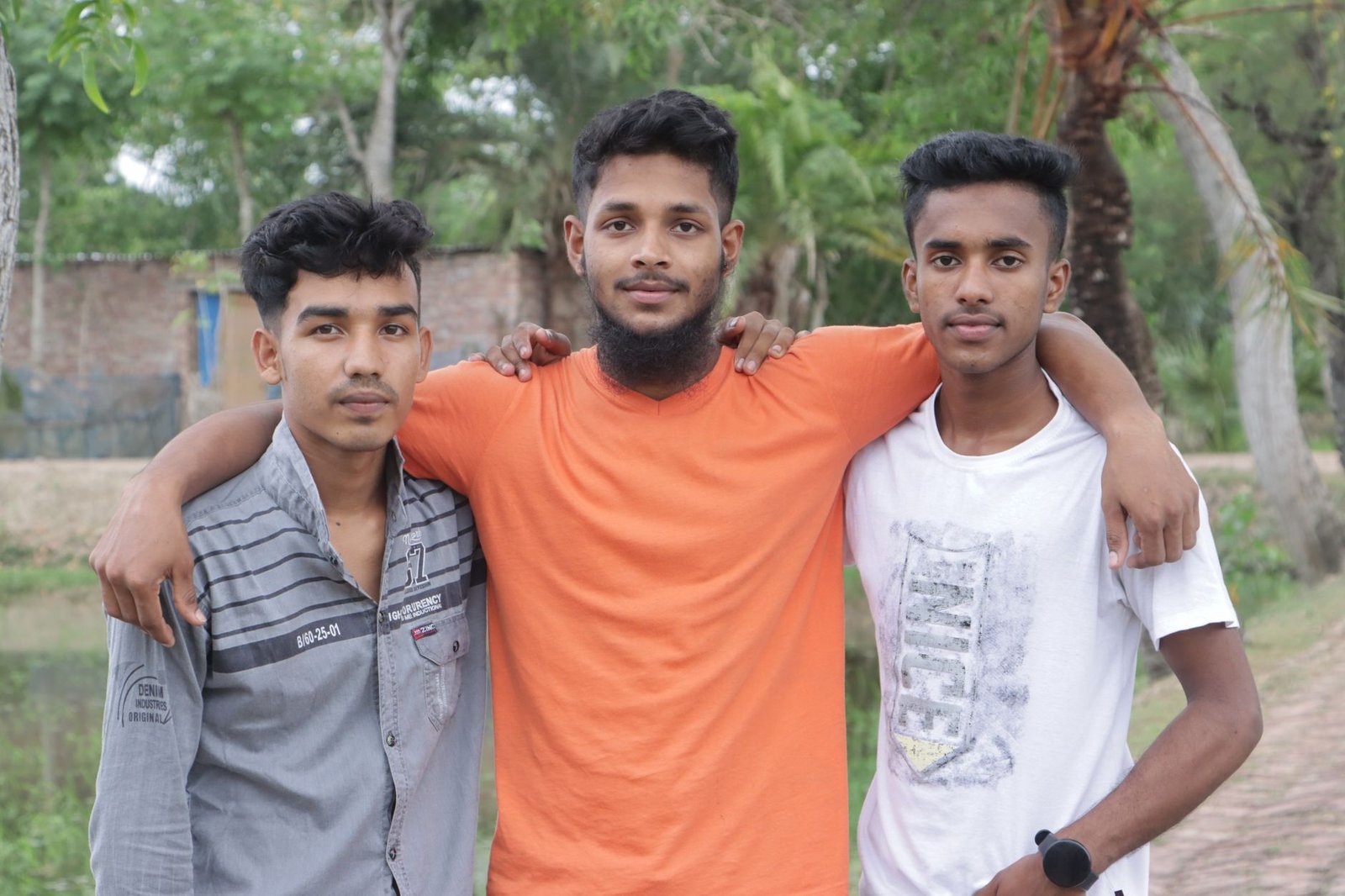 ইলিয়াস কাঞ্চনের গানের মুহূর্তে সুচন্দা-চম্পা উপস্থিতি