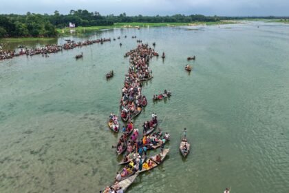 বাংলাদেশ ও ভারতের মধ্যে সহযোগিতার প্রতীকী চিত্র
