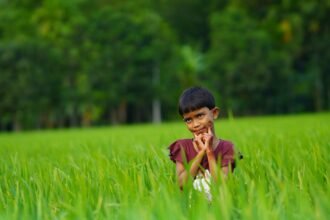 তেজগাঁওয়ের হলি ক্রস এলাকায় এসএসসি ফল উৎসবে শিক্ষার্থী ও অভিভাবকদের আনন্দ
