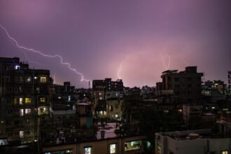 বাংলাদেশ-ভারত জ্বালানি সহযোগিতা নিয়ে যাচাই প্রক্রিয়ার প্রতীকী ছবি