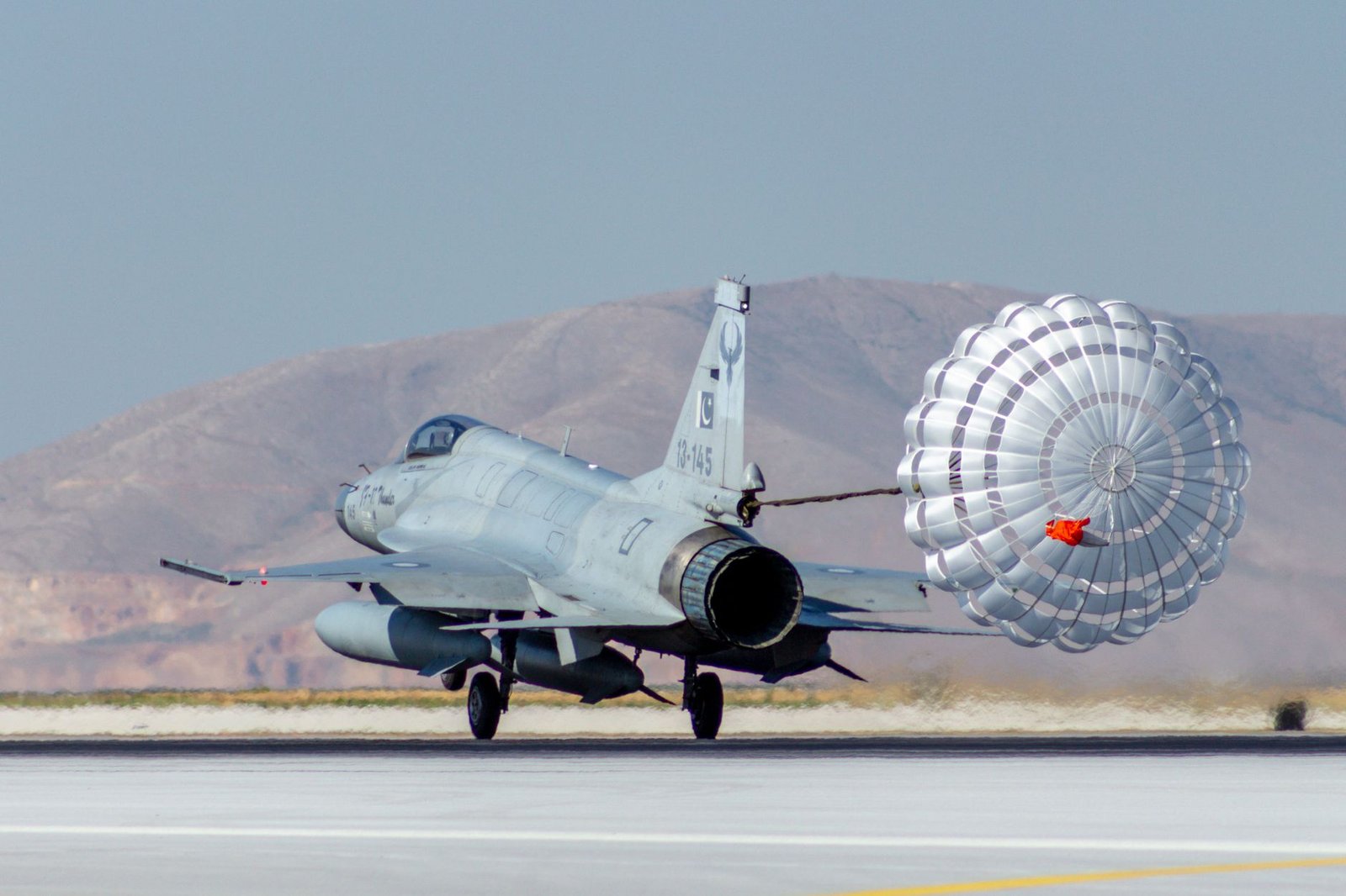 ইরানের সামরিক ও নিরাপত্তা নেতৃত্বে পরিবর্তনের প্রেক্ষাপটে আঞ্চলিক পরিস্থিতি