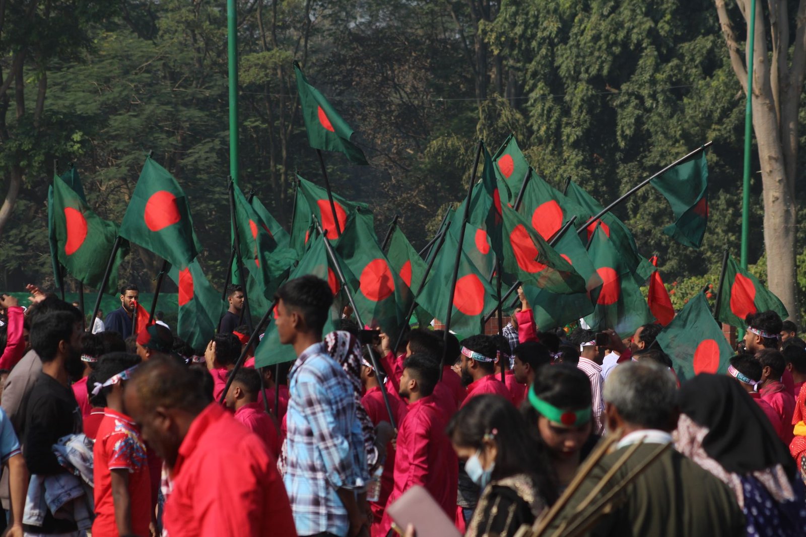 বাংলাদেশের রাজনৈতিক আলোচনা ও ঐক্যের প্রতীকী চিত্র