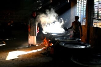 চট্টগ্রামে কর্মী শিক্ষাশিবিরে বক্তব্যের দৃশ্য