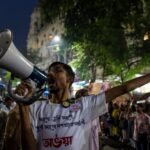 বৃষ্টির মধ্যেও সোহরাওয়ার্দী উদ্যানে ‘কনসার্ট ফর ডেমোক্রেসি’তে মানুষের ভিড় ও গান
