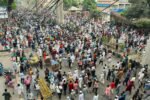 আড়াইহাজার বাজার এলাকায় পুলিশ মোতায়েনের দৃশ্য