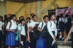 ডুমুরিয়া উপজেলার গ্রামীণ প্রাথমিক বিদ্যালয়ে বই-খাতা হাতে শিক্ষার্থীরা স্কুলে আসছে, ঘণ্টা পড়লে ক্লাসে ছুটছে