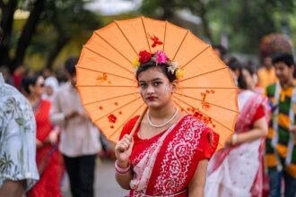 চিত্রকর্ম ও সম্মাননা পদক—সাংস্কৃতিক অনুষ্ঠানের প্রতীকী ছবি