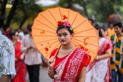 চিত্রকর্ম ও সম্মাননা পদক—সাংস্কৃতিক অনুষ্ঠানের প্রতীকী ছবি