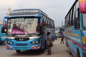 সিলেটে কদমতলী বাস টার্মিনালের কাছে প্রশাসনের অভিযানে স্লিপার বাস সংক্রান্ত ব্যবস্থা