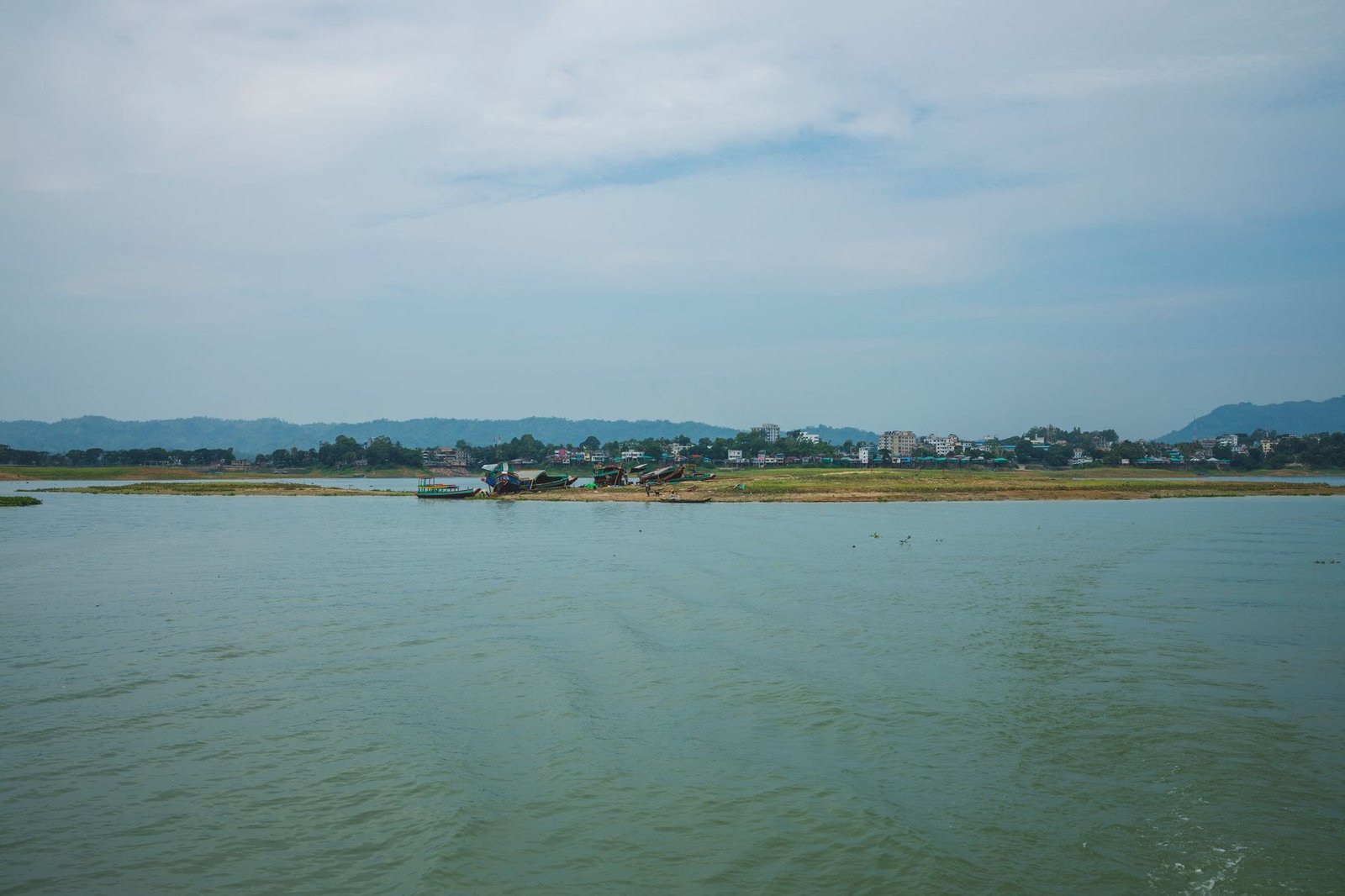 সুনামগঞ্জের টাঙ্গুয়ার হাওরে হাউসবোট