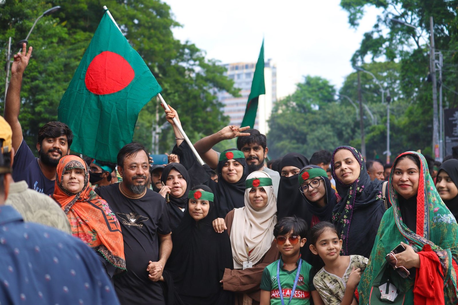 বাংলাদেশের তরুণ প্রজন্মের ভবিষ্যৎ গড়ার প্রতীকী ছবি