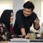 অফিসে সহকর্মীর সঙ্গে এই ৫ বিষয় শেয়ার করলে বিপদে পড়তে পারেন