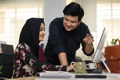 অফিসে সহকর্মীর সঙ্গে এই ৫ বিষয় শেয়ার করলে বিপদে পড়তে পারেন