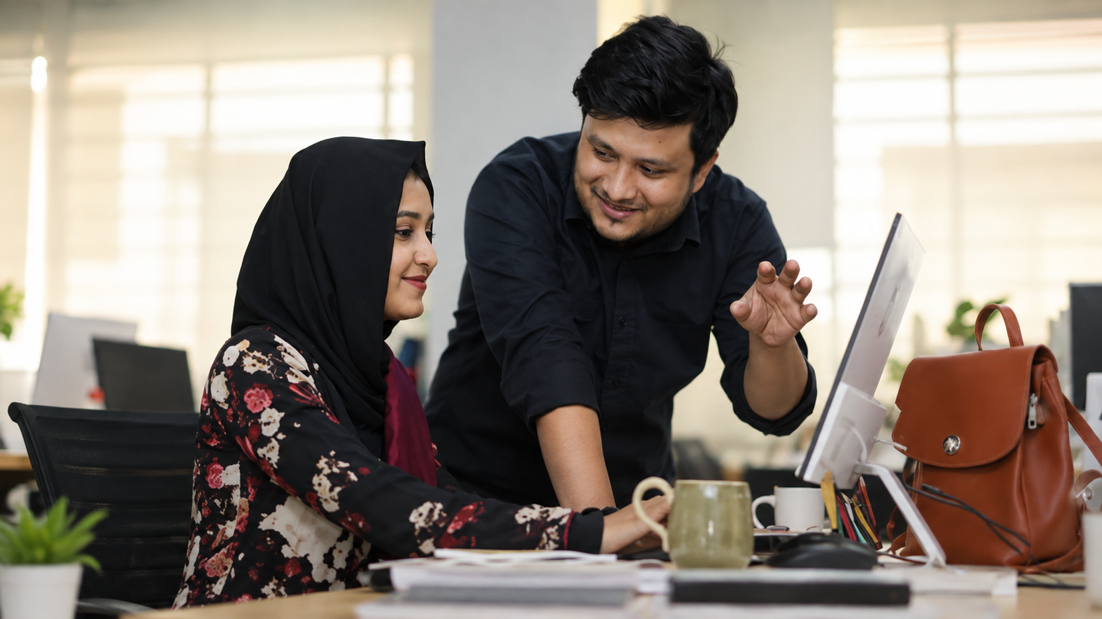 অফিসে সহকর্মীর সঙ্গে এই ৫ বিষয় শেয়ার করলে বিপদে পড়তে পারেন