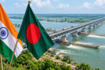 ঢাকার সঙ্গে গঙ্গার পানিবণ্টন চুক্তি এবার বিহারের স্বার্থকে সামনে আনল দিল্লি Icon কলকাতা প্রতিনিধি প্রকাশ: ০৫ সেপ্টেম্বর ২০২৬, ১২:০০ এএম প্রিন্ট সংস্করণ 1 Shares facebook sharing buttontwitter sharing buttonwhatsapp sharing buttonmessenger sharing buttonprint sharing buttoncopy sharing button এবার বিহারের স্বার্থকে সামনে আনল দিল্লি ফাইল ছবি আরও পড়ুন সড়কে মেগা পরিবর্তন চায় সরকার ২২৪ কিমি. এলিভেটেড এক্সপ্রেসওয়ের চিন্তা পাহাড় ঝরনা সিলিকা বালুর মিতালী প্রকৃতির সাজঘর কলমাকান্দা বিশ্ববাজারে খাদ্যপণ্যের দাম ২০২২ সালের পর সর্বোচ্চ: জাতিসংঘ চট্টগ্রামে ওসিকে সন্ত্রাসী বগার হুমকি পুলিশের অভিযানে হামলা গাড়ি ভাঙচুর, আহত ২২ ২০২৭ সালের হজ নিবন্ধনে সাড়া নেই হজযাত্রীদের ফলো করুন গুগল নিউজ হোয়াটসঅ্যাপ মেসেঞ্জার বাংলাদেশের সঙ্গে গঙ্গার পানিবণ্টন চুক্তি নবায়নের আগে বিহারের পানির প্রয়োজনকে গুরুত্ব দেওয়ার আশ্বাস দিয়েছে ভারত সরকার। ভারতের পররাষ্ট্রমন্ত্রী এস জয়শঙ্কর জানিয়েছেন, চুক্তিটির ভবিষ্যৎ নিয়ে সিদ্ধান্ত নেওয়ার সময় বিহারের পানীয়জল ও শিল্পক্ষেত্রে পানির প্রয়োজনসহ সংশ্লিষ্ট সব বিষয় বিবেচনায় রাখা হবে। তবে জয়শঙ্কর এ কথা কোনো সংবাদ সম্মেলনে বলেননি। জনতা দল ইউনাইটেডের জাতীয় কার্যকরী সভাপতি ও রাজ্যসভার সদস্য সঞ্জয় কুমার ঝাকে লেখা ২৮ আগস্টের একটি চিঠিতে তিনি এ অবস্থান জানান। গত ৬ আগস্ট রাজ্যসভায় গঙ্গার পানিবণ্টন চুক্তি নবায়নের ক্ষেত্রে বিহারের স্বার্থ সুরক্ষার দাবি তুলেছিলেন ঝা। সেই বক্তব্যের জবাবেই জয়শঙ্করের চিঠি। ১৯৯৬ সালের ১২ ডিসেম্বর বাংলাদেশ ও ভারতের মধ্যে গঙ্গার পানিবণ্টন চুক্তি সই হয়েছিল। ৩০ বছর মেয়াদি ওই চুক্তির মেয়াদ আগামী ১২ ডিসেম্বর শেষ হওয়ার কথা। ফারাক্কা ব্যারাজে শুষ্ক মৌসুমে গঙ্গার পানিপ্রবাহ কীভাবে দুদেশের মধ্যে বণ্টন হবে, মূলত তা নিয়েই এই চুক্তি। চুক্তি নবায়ন ঘিরে এবার ভারতের অভ্যন্তরীণ একটি নতুন মাত্রা সামনে এসেছে। বিহারের ক্ষমতাসীন জোটের গুরুত্বপূর্ণ শরিক জনতা দল ইউনাইটেড দীর্ঘদিন ধরেই অভিযোগ করে আসছে, গঙ্গার পানিবণ্টনের ক্ষেত্রে বিহারের স্বার্থ যথাযথভাবে বিবেচনা করা হয়নি। গঙ্গার পানিবণ্টন চুক্তি নবায়নে বিহারের পানি চাহিদা বিবেচনায় দিল্লি
