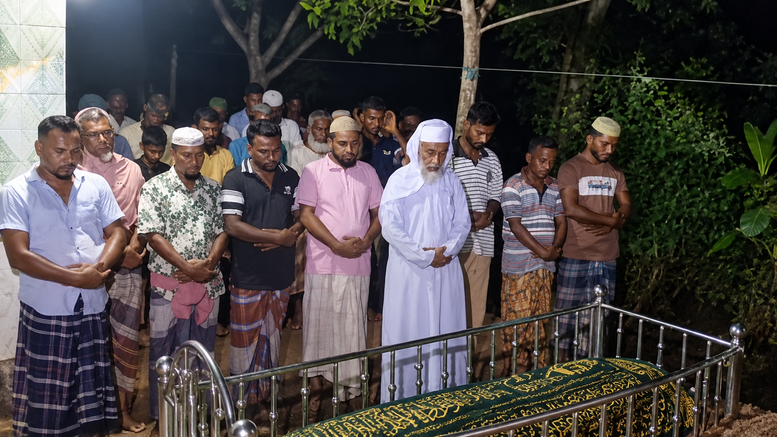 গাবুরায় মধ্যরাতে মরিয়মের দাফন, স্বজনদের বিচার দাবি