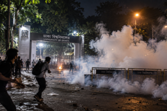 ঢাবিতে পরপর তিন ককটেল বিস্ফোরণ ঘটনাস্থলে পুলিশ ও প্রক্টরিয়াল টিম