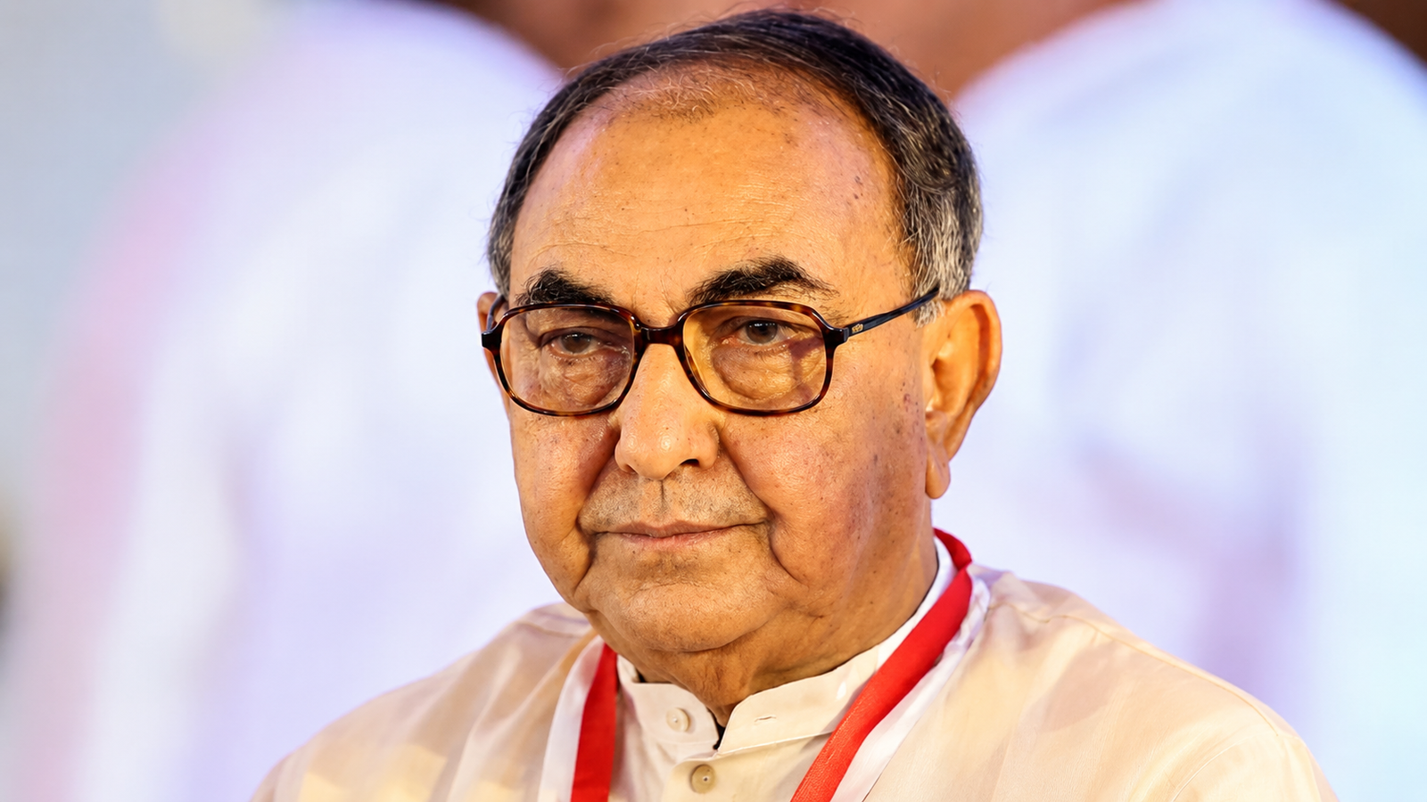 দীর্ঘ চিকিৎসা শেষে রাতে ঢাকায় ফিরছেন মির্জা আব্বাস