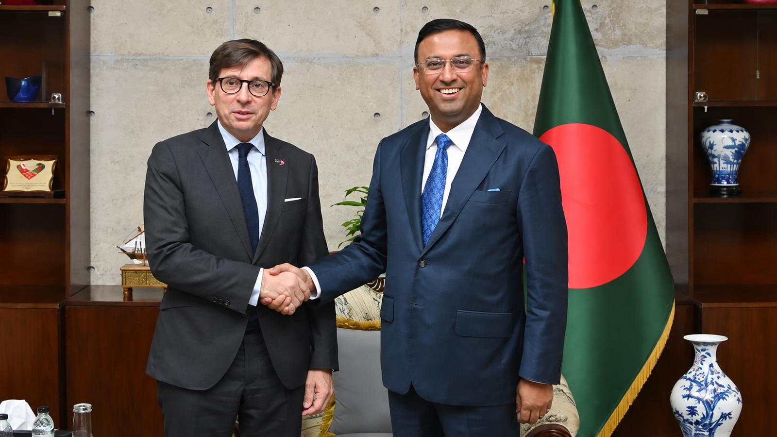বাংলাদেশে আরও ফরাসি বিনিয়োগ চাইলেন প্রতিমন্ত্রী হুমায়ুন কবির